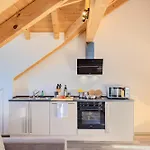 Bright View With Balcony And Air Conditioning Апартаменты Тутцинг