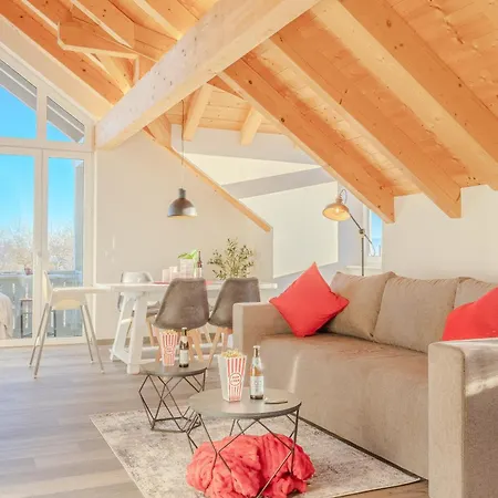 Helle Mit Seeblick Apartment